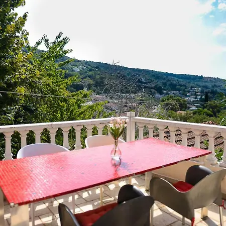 Casa de Férias Maison De La Poupee Afetai